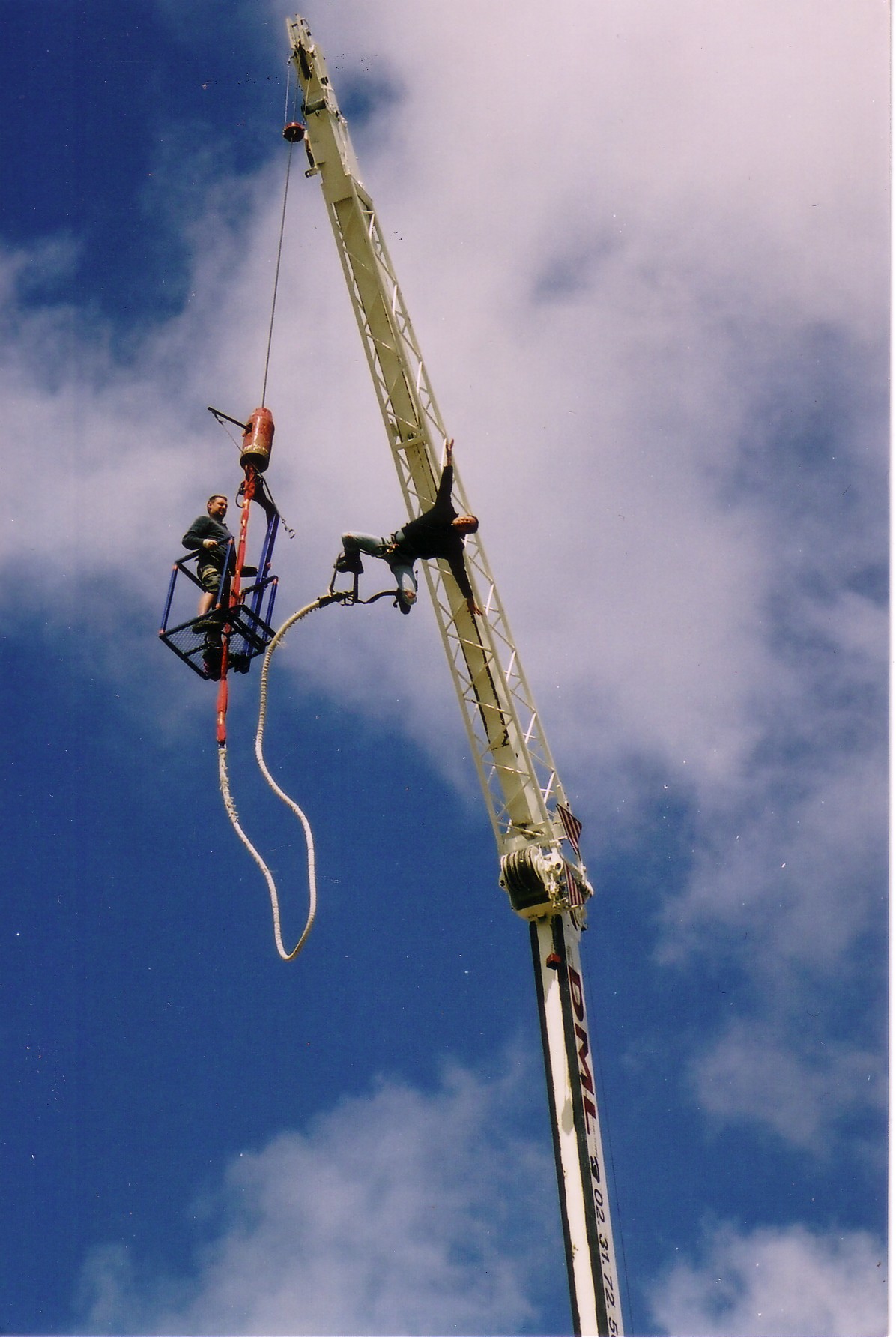 Saut à l'élastique de Grue.